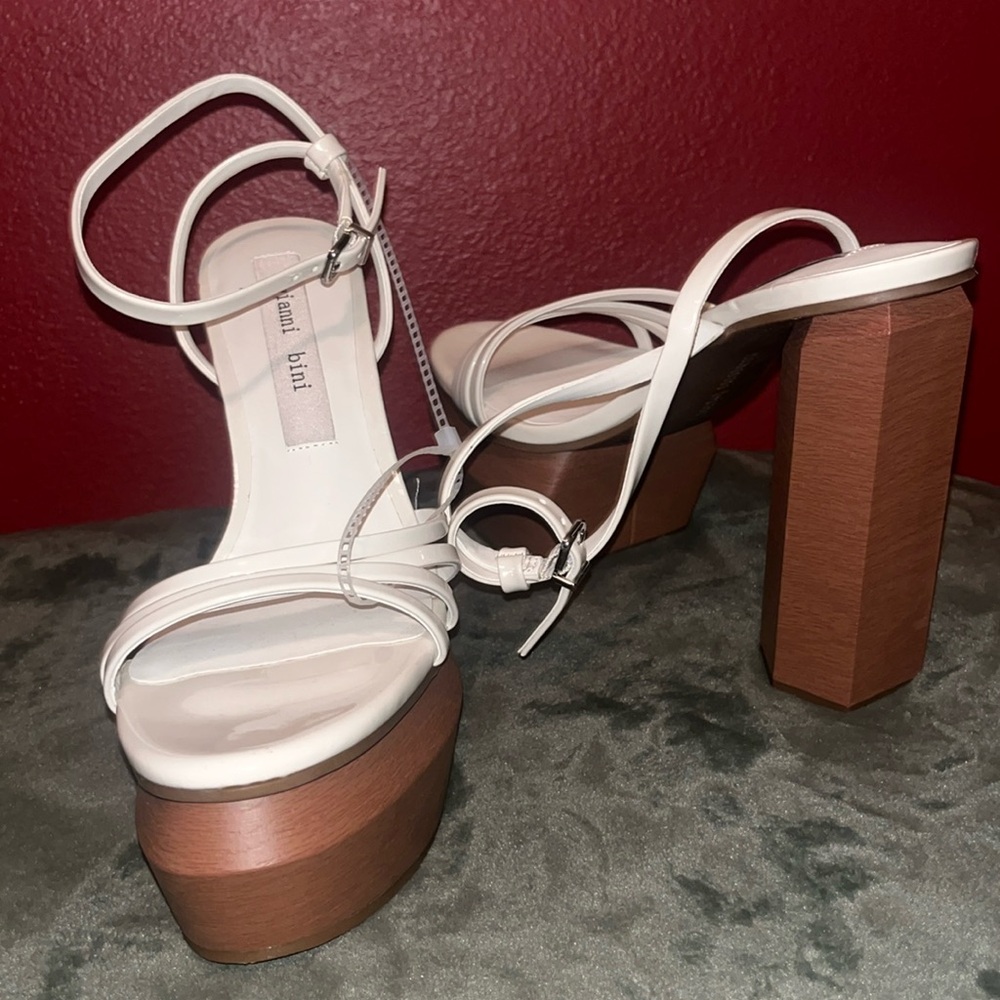 NEVER WORN Gianni Bini Platform Heels